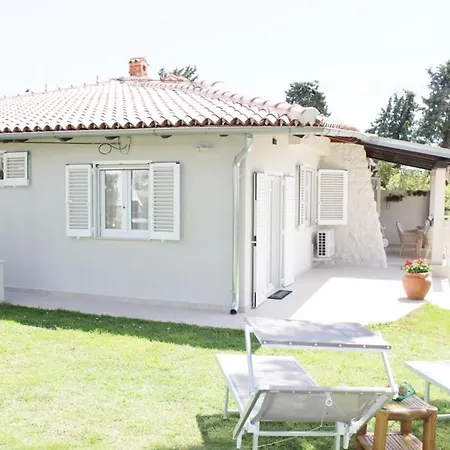 Nyaraló House Punta Ii